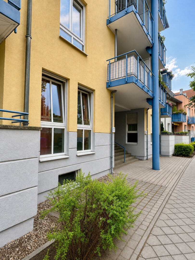 Hausansicht mit Blick zu Wohnung