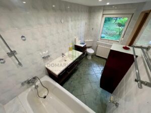 Badezimmer im Erdgeschoss