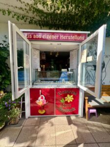 Eisausgabe zur Terrasse