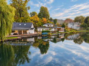 Außenansicht direkt am Wasser