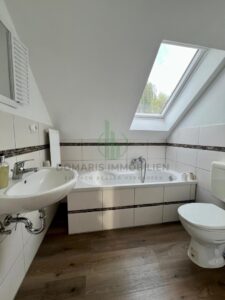 Badezimmer im Dachgeschoss