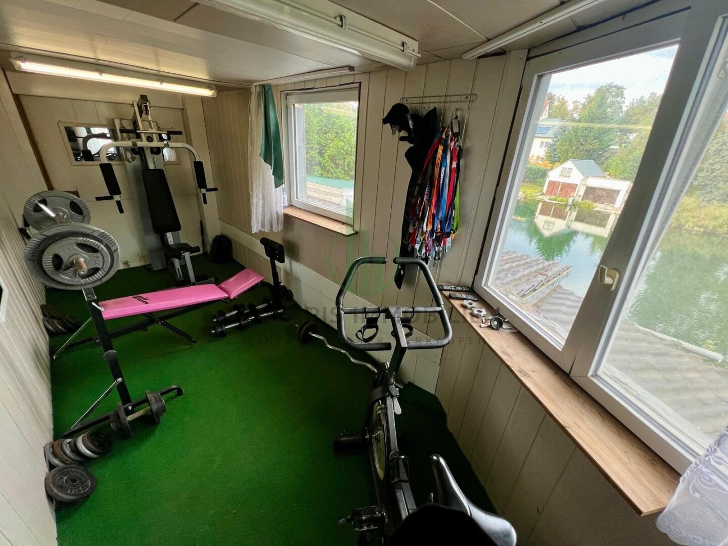 Hobby-/Fitnessbereich in der Garage